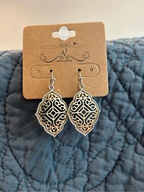 Foxy Collection Silver Filigree Dangle Earrings Boho Moroccan New